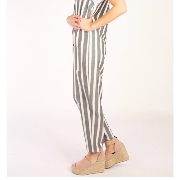 Knot sisters jumpsuit size s. No longer has tag. - Picture 4 of 4